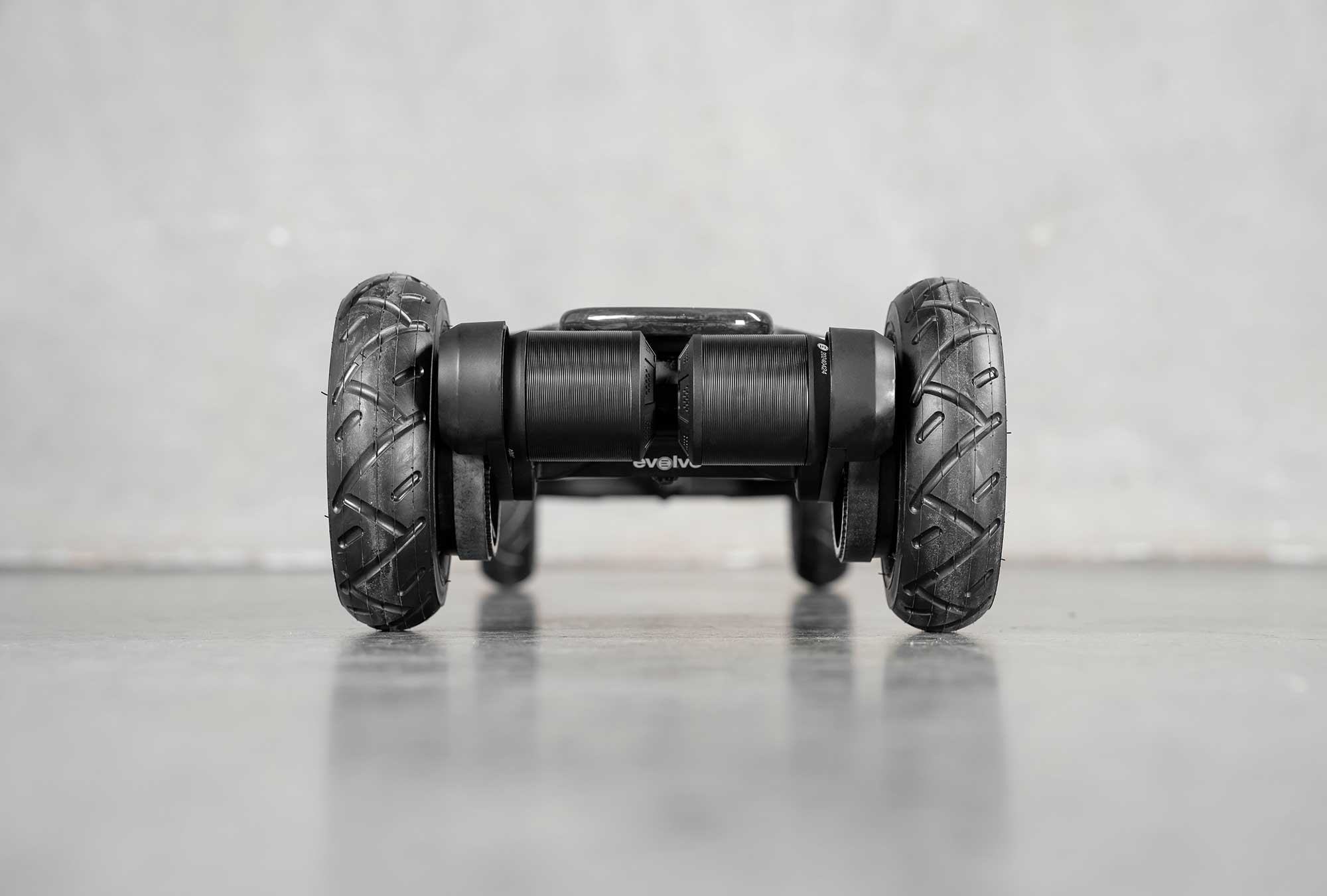 Diablo Carbon All Terrain Electric Skateboard - Image 4